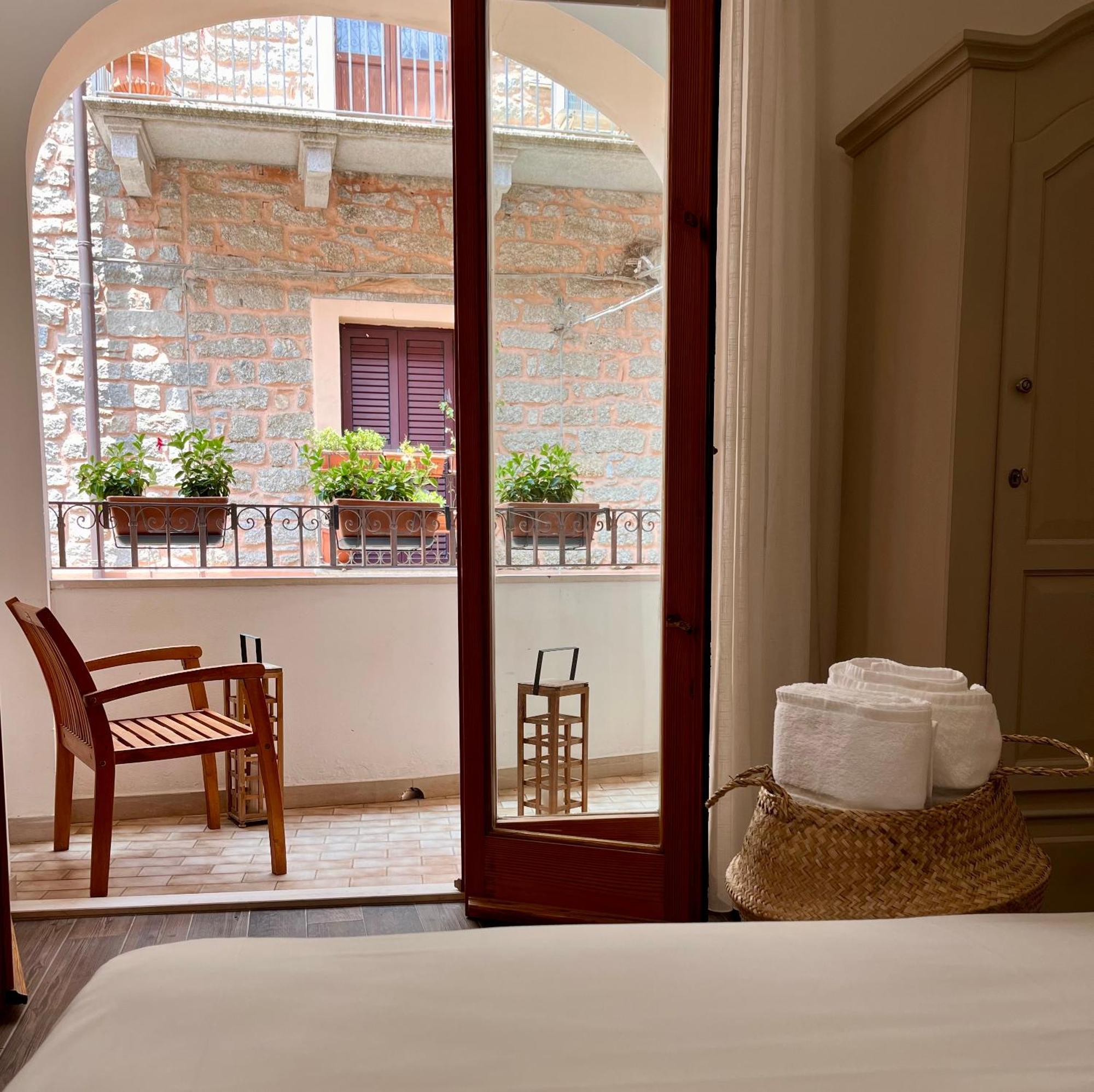 Carrales Guest House Nuoro  Extérieur photo